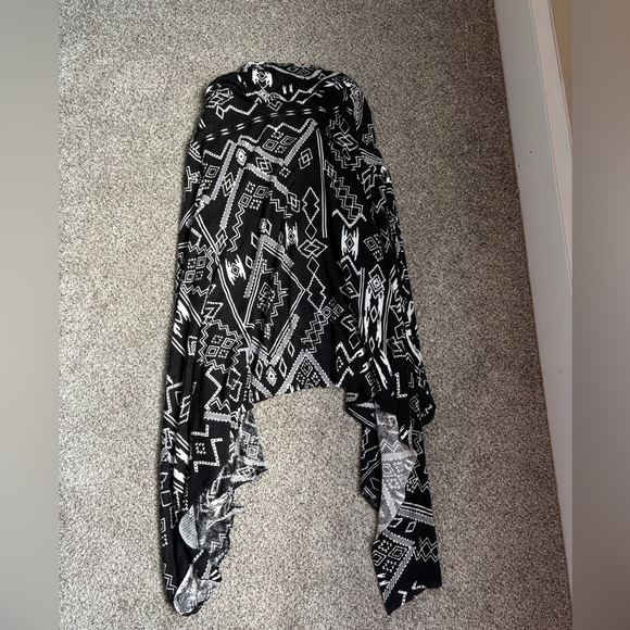 Billabong black pattern shawl with sleeves - Picture 5 of 5